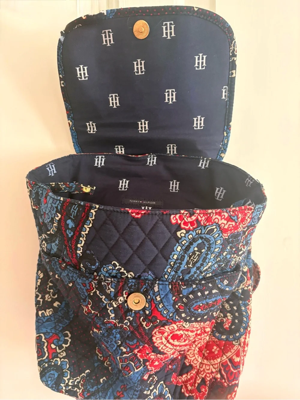 Tommy Hilfiger compact quilted